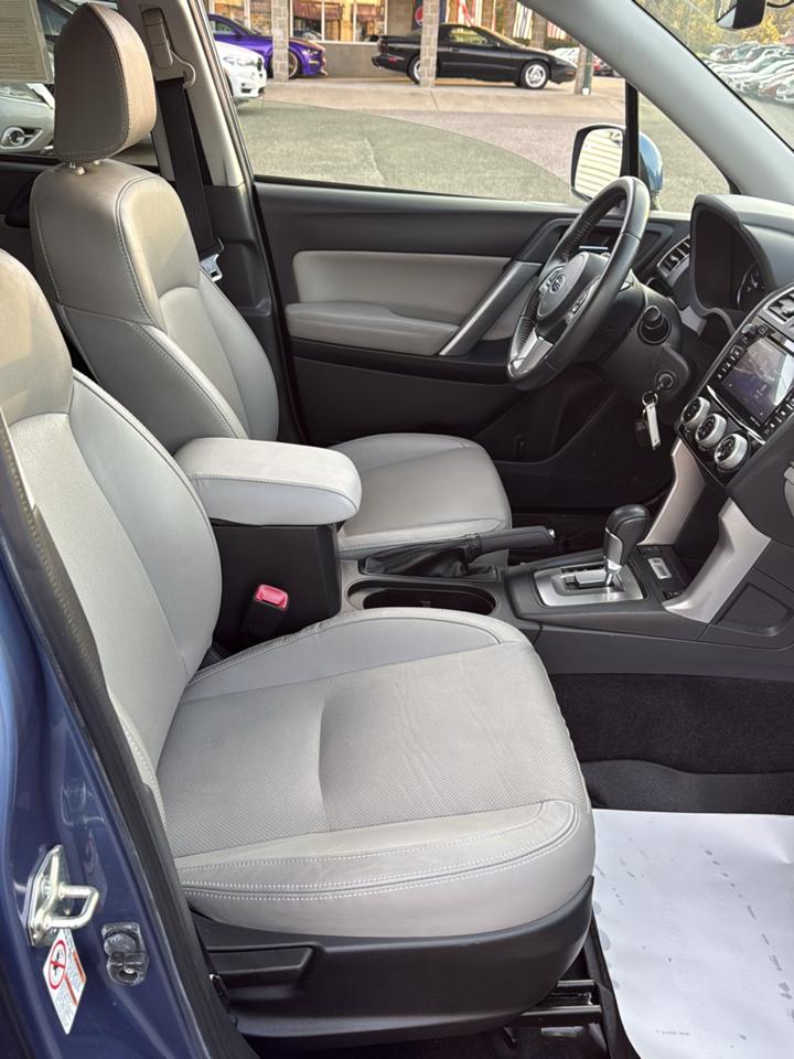Subaru Forester 2.5i Limited CVT 2017
