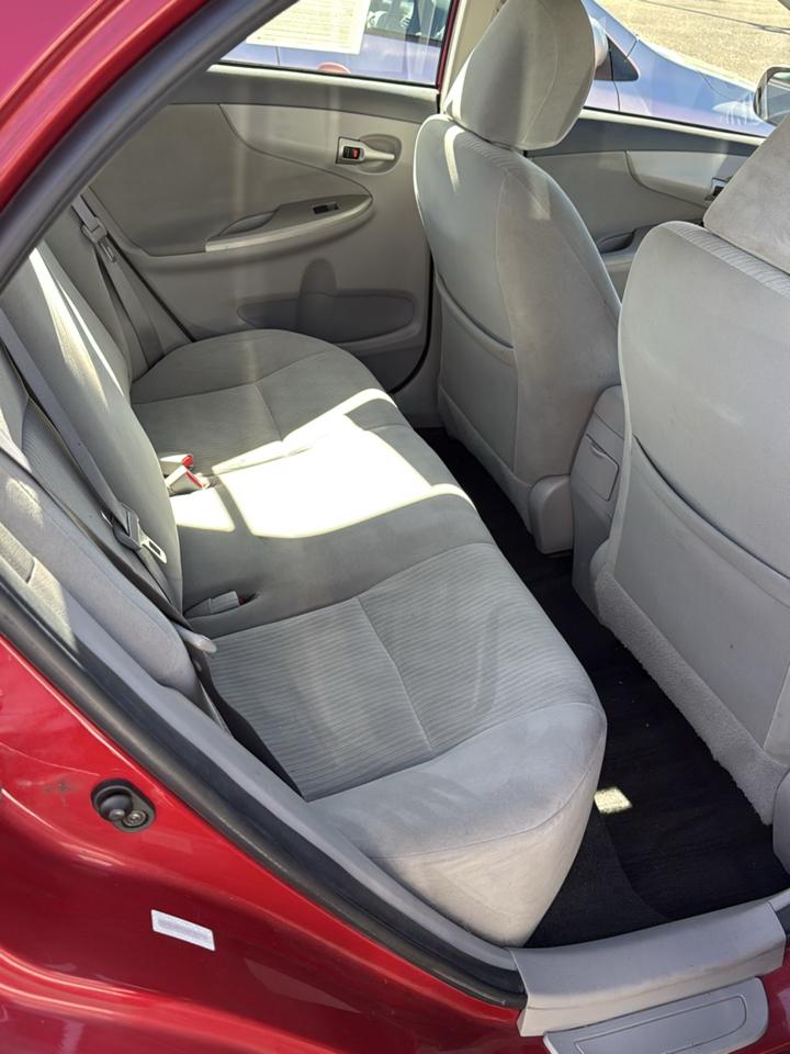 Toyota Corolla 4dr Sdn Man (Natl) 2010