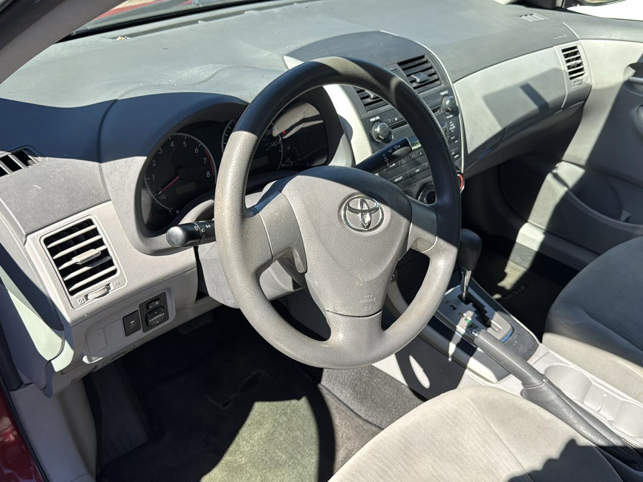 Toyota Corolla 4dr Sdn Man (Natl) 2010
