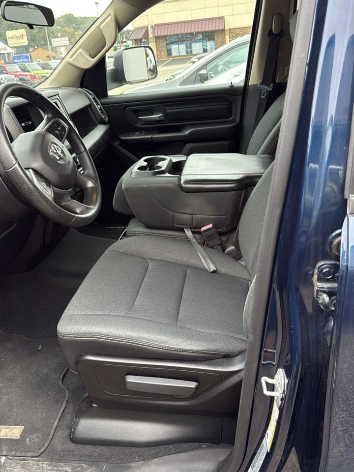 RAM 1500 Tradesman 4x4 Crew Cab 5'7" Box 2019