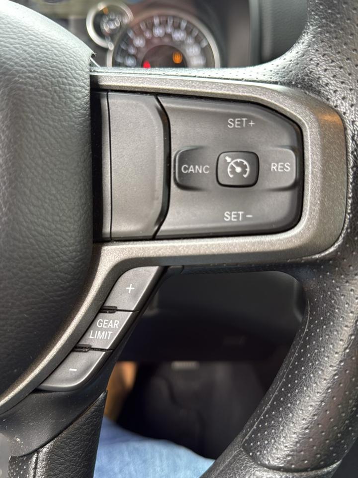 RAM 1500 Tradesman 4x4 Crew Cab 5'7" Box 2019