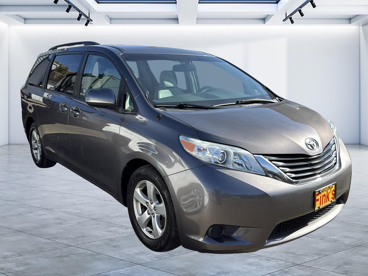 2013 Toyota Sienna 5dr 7-Pass Van V6 LE FWD (Natl)