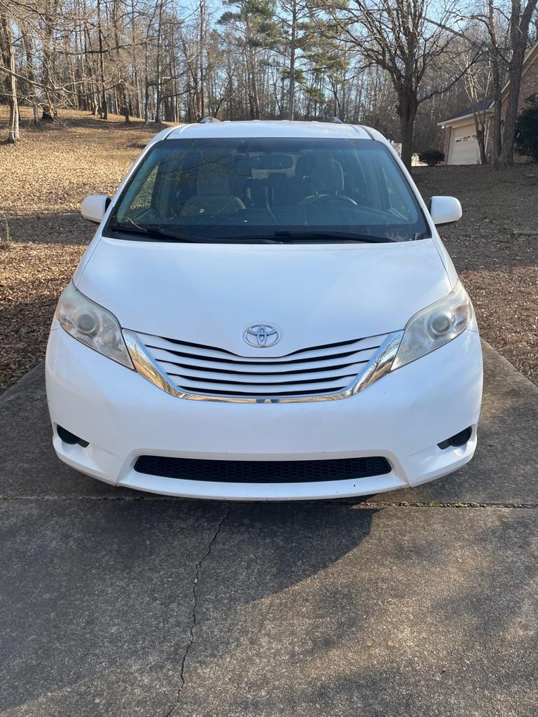 2017 Toyota Sienna LE 8-Passenger