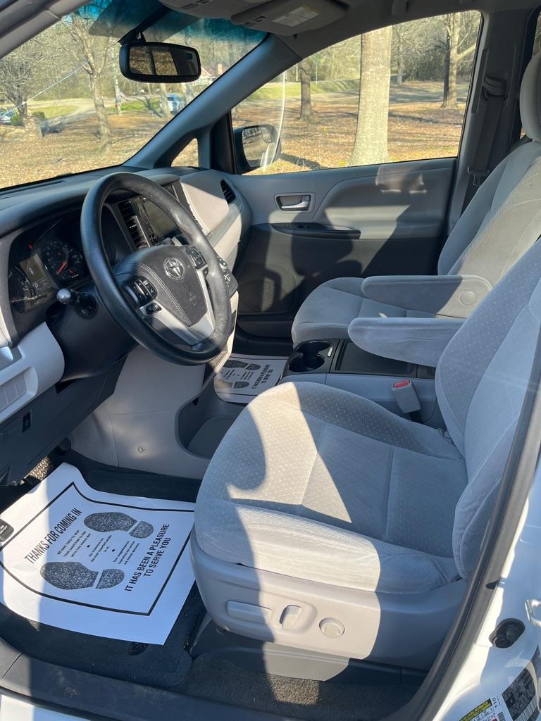 Toyota Sienna LE 8-Passenger 2017