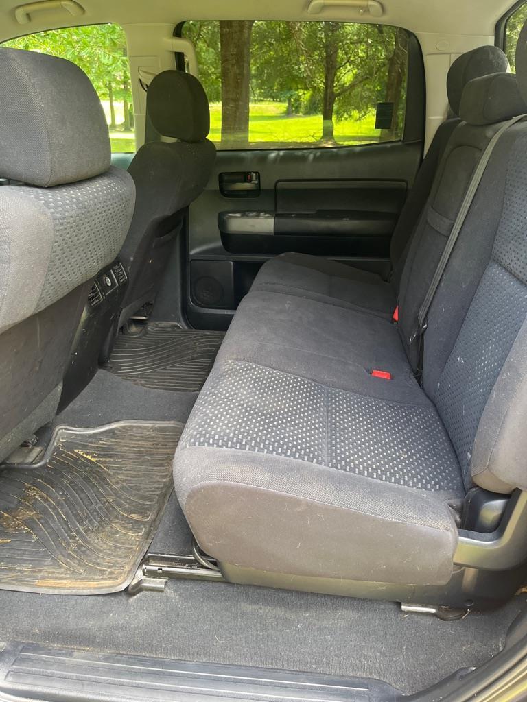 Toyota Tundra Tundra-Grade CrewMax 5.7L 2WD 2011
