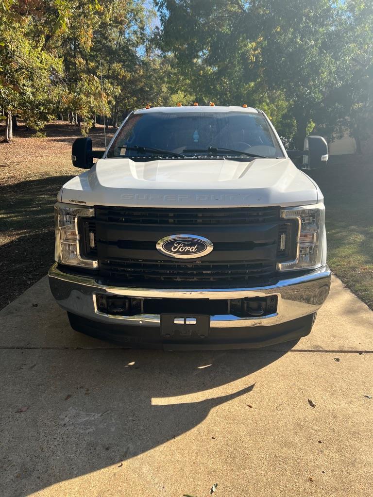 Ford F-350 SD XL Crew Cab Long Bed DRW 4WD 2018