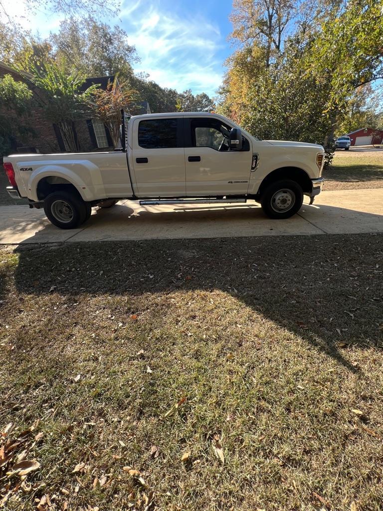 Ford F-350 SD XL Crew Cab Long Bed DRW 4WD 2018