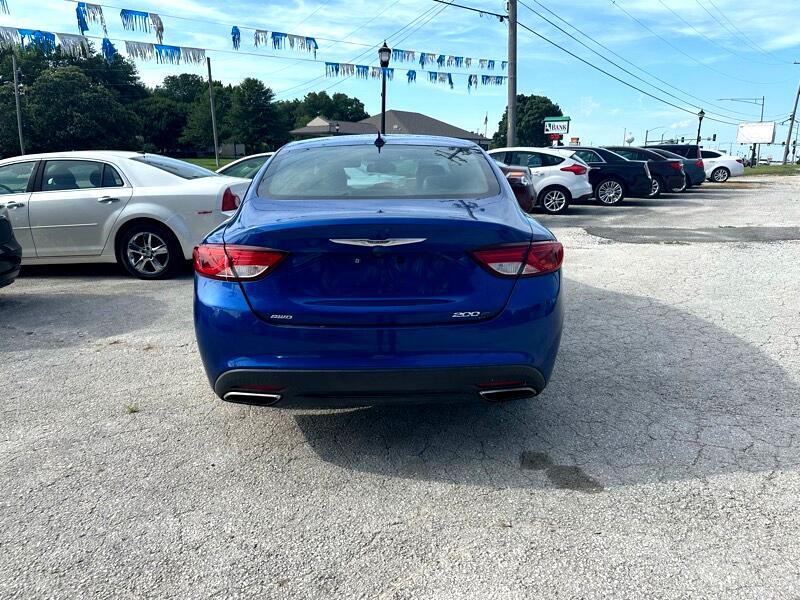 2016 Chrysler 200 S photo 4