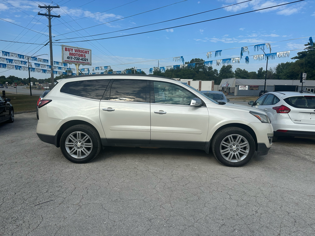 2013 Chevrolet Traverse 1LT photo 3