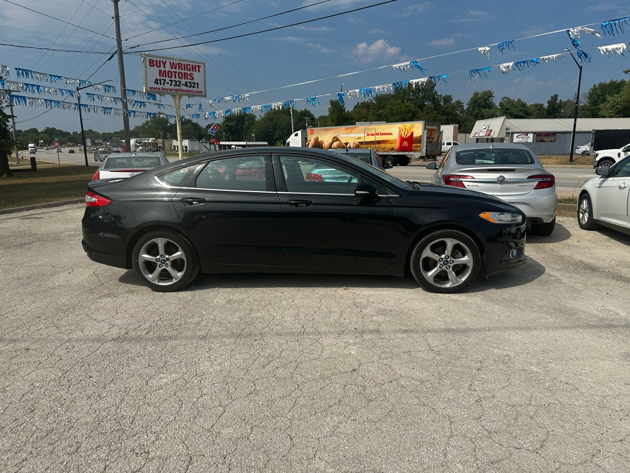 2013 Ford Fusion SE photo 2