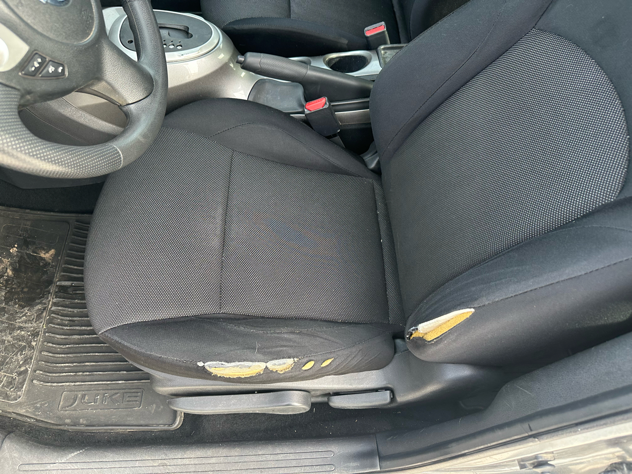 Nissan Juke S FWD 2012