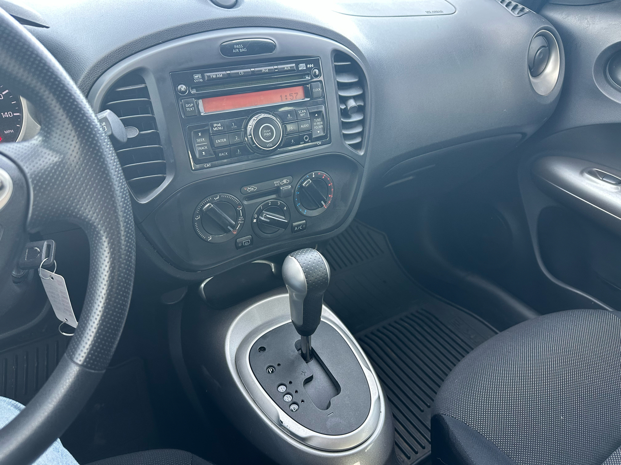 Nissan Juke S FWD 2012