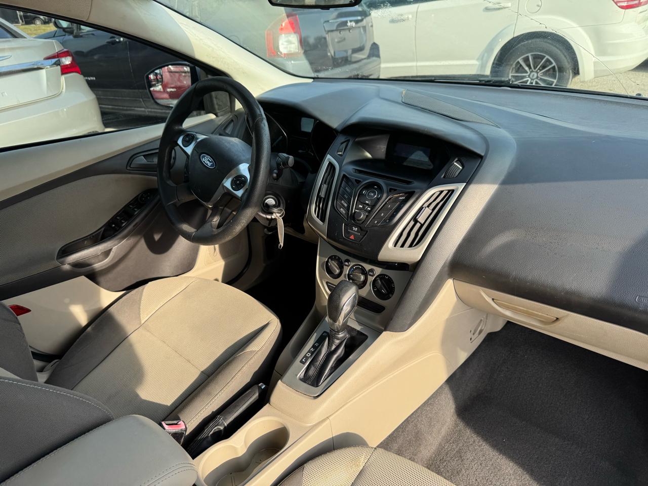 Ford Focus SE Sedan 2012