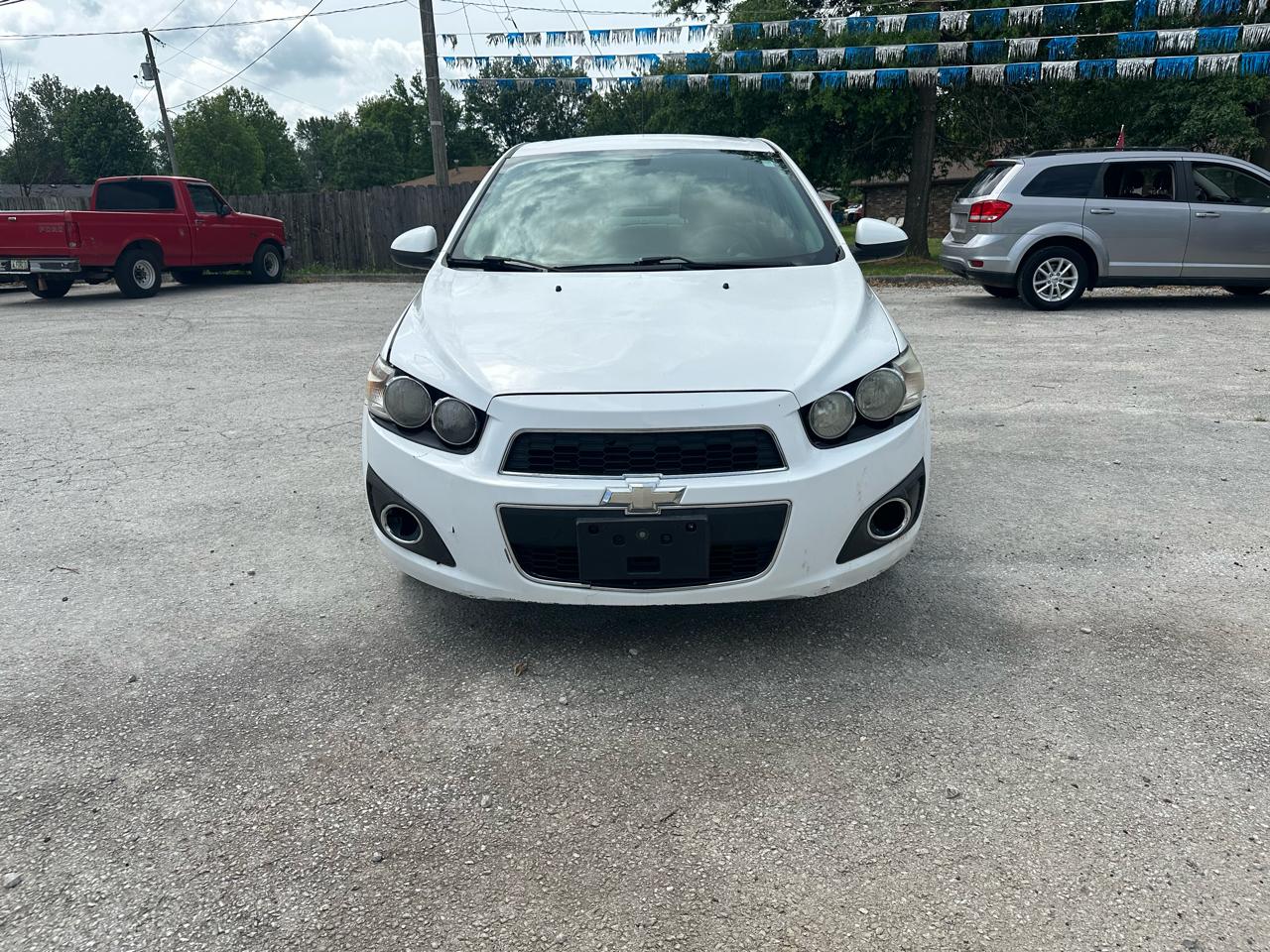 2016 Chevrolet Sonic LS - Photo 10