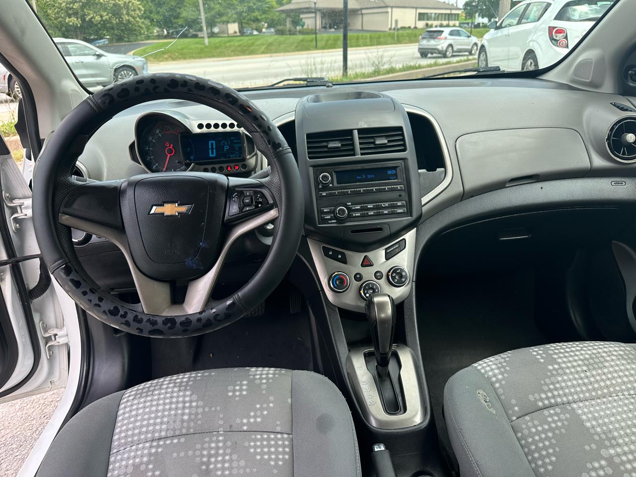 2016 Chevrolet Sonic LS - Photo 16