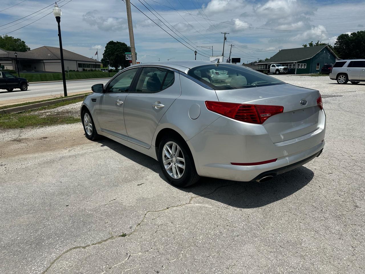 Kia Optima LX MT 2012