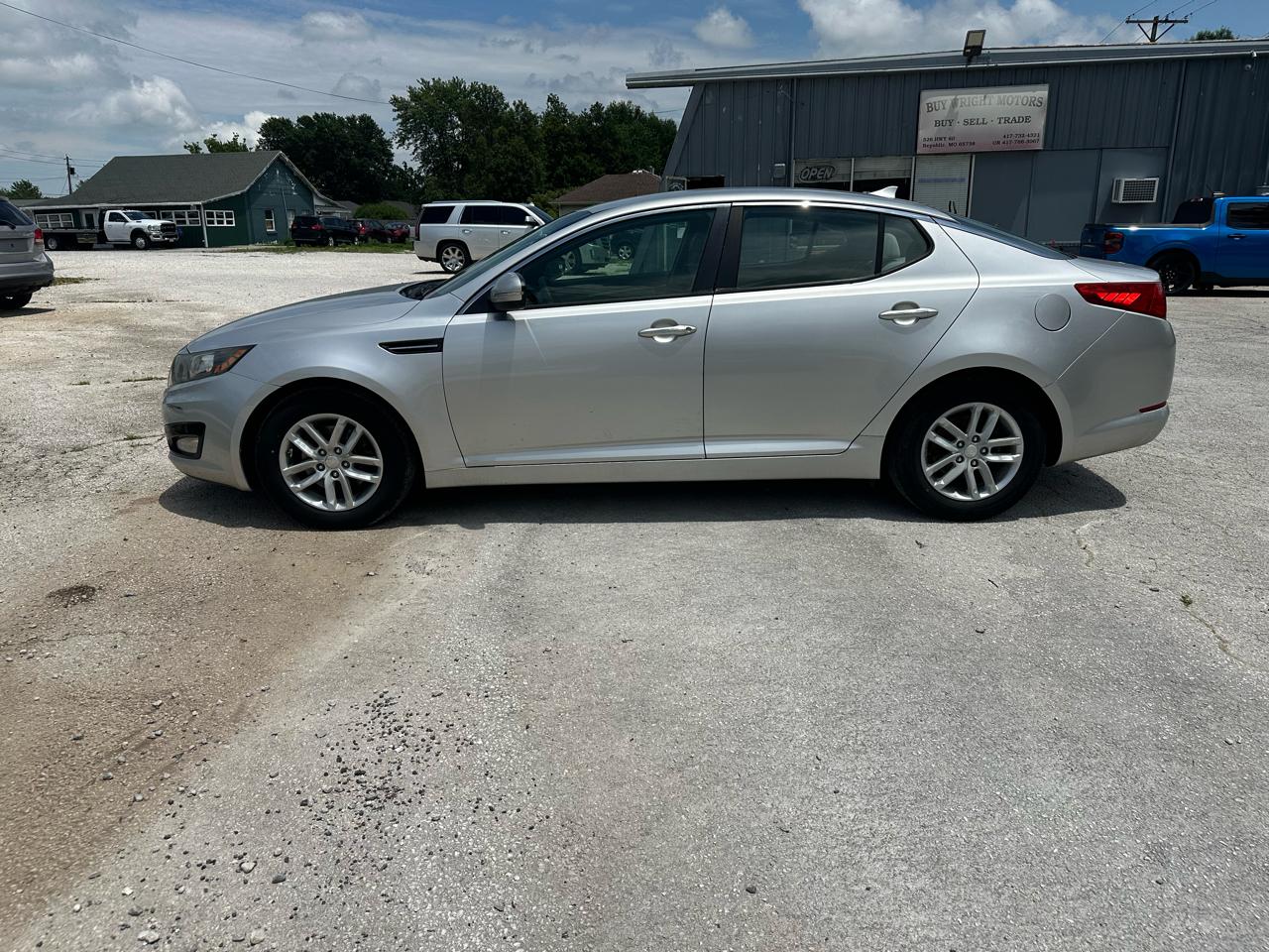 Kia Optima LX MT 2012
