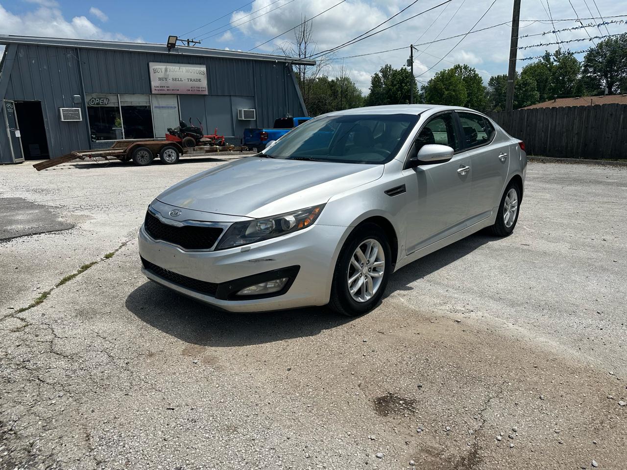 Kia Optima LX MT 2012