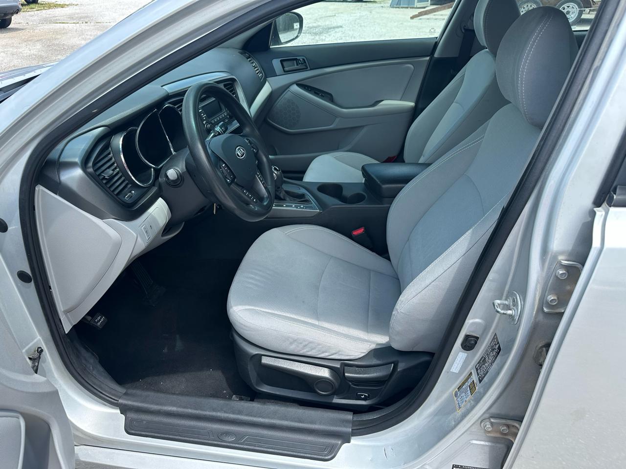 Kia Optima LX MT 2012