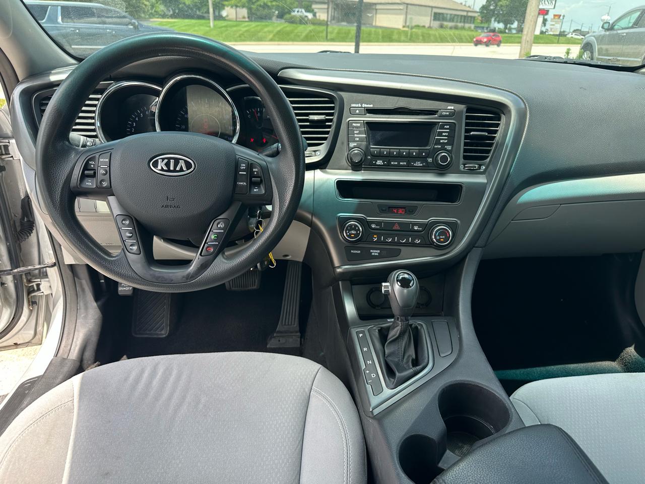 Kia Optima LX MT 2012