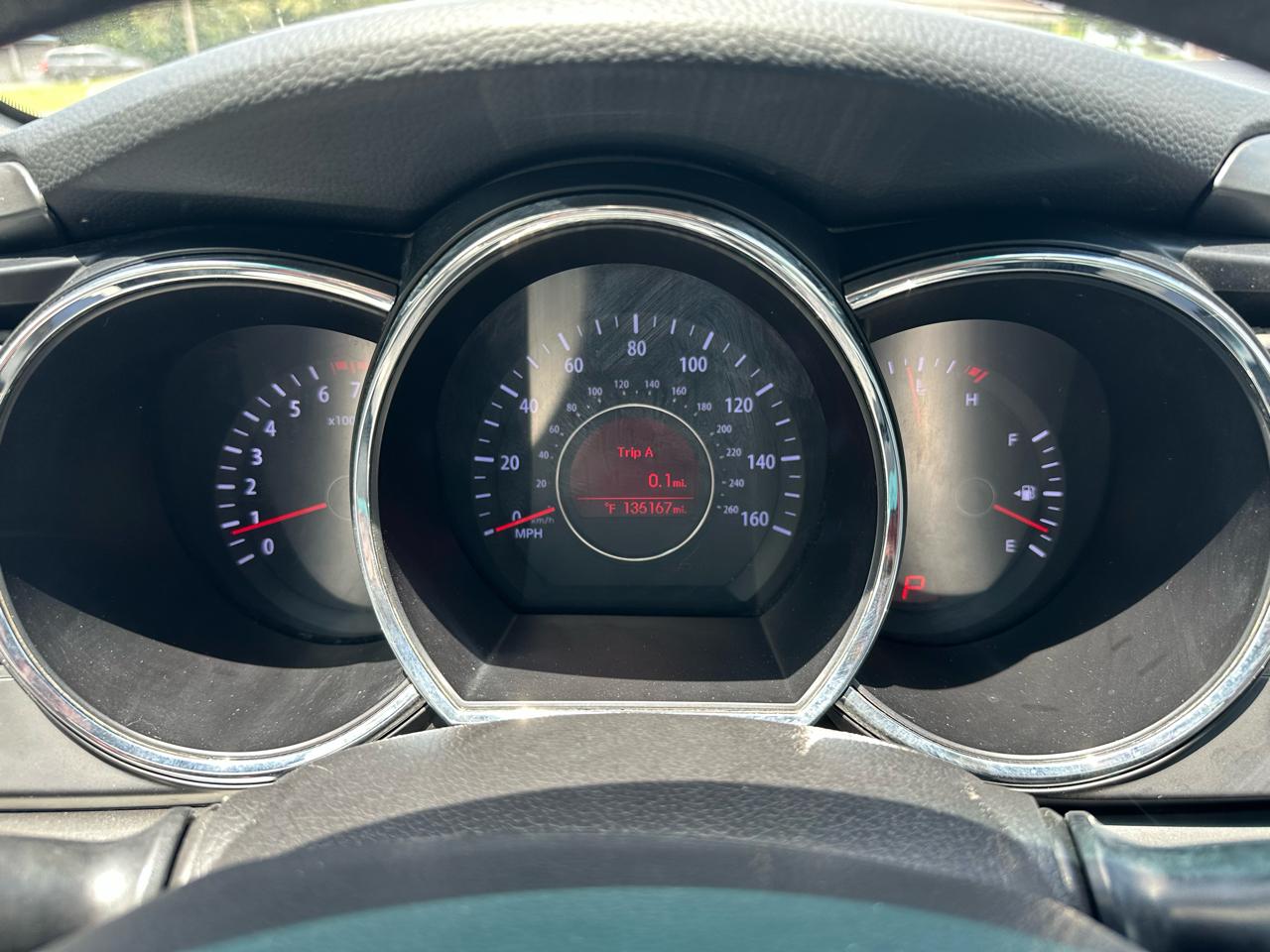 Kia Optima LX MT 2012