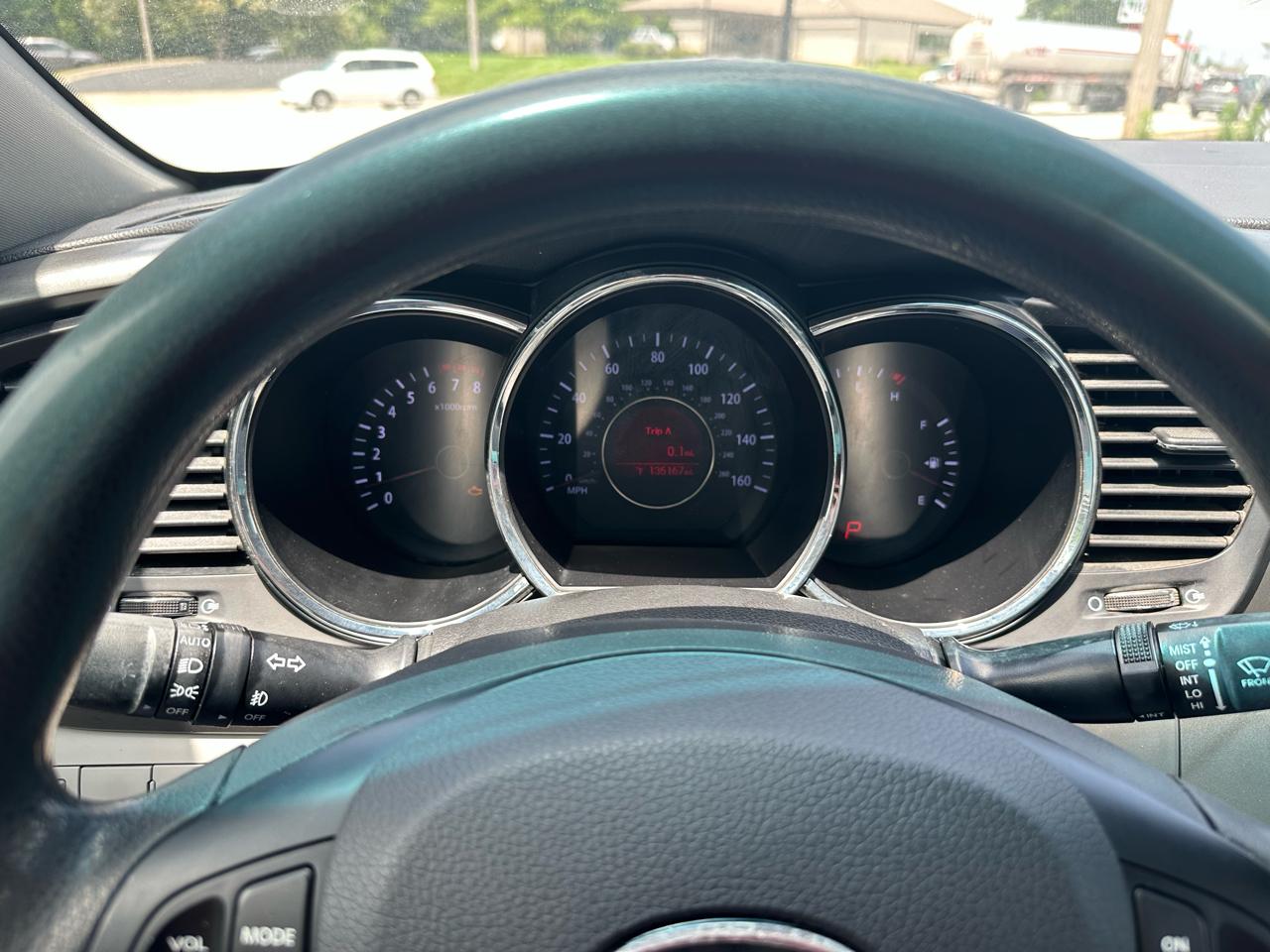 Kia Optima LX MT 2012