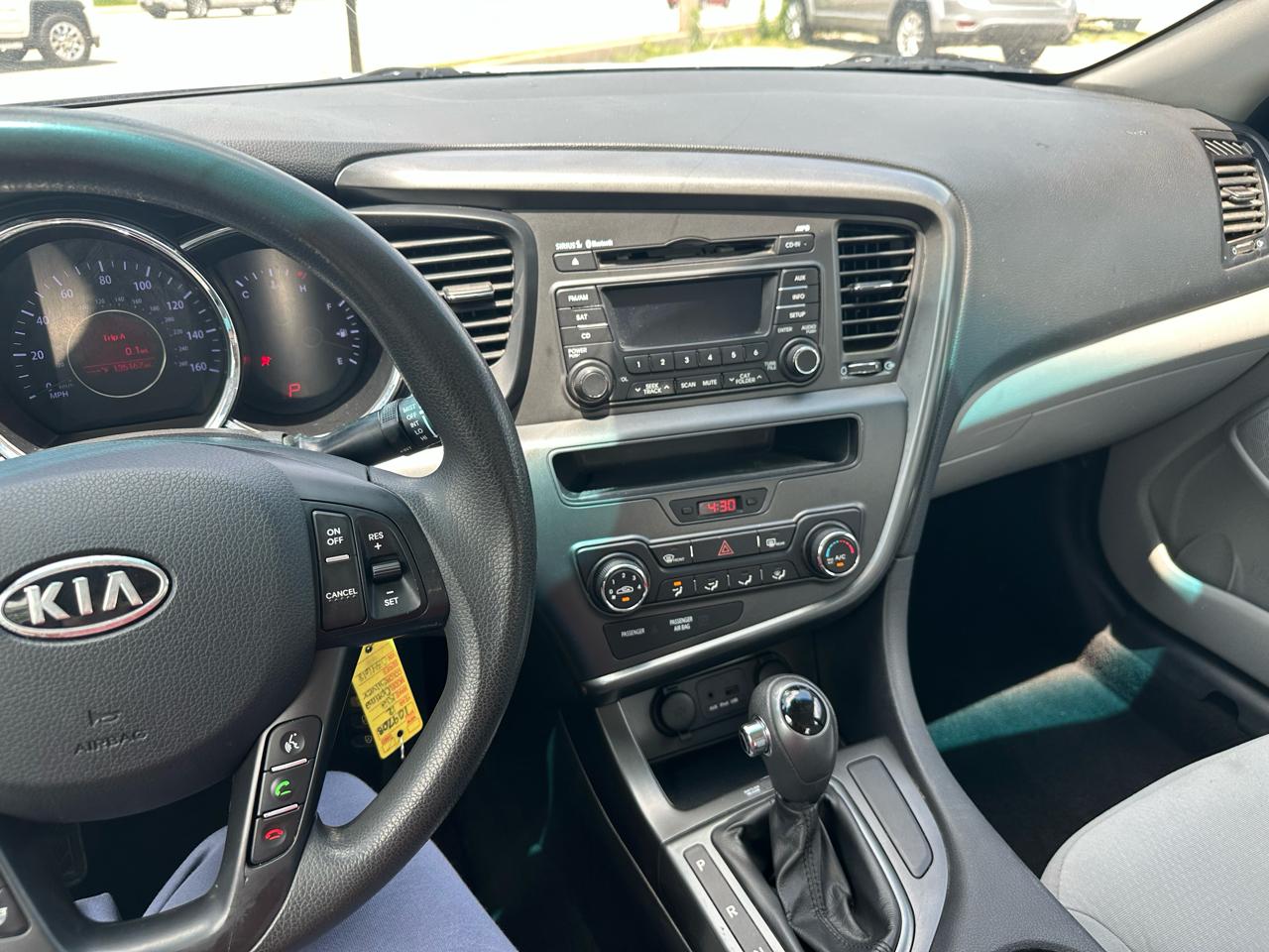 Kia Optima LX MT 2012