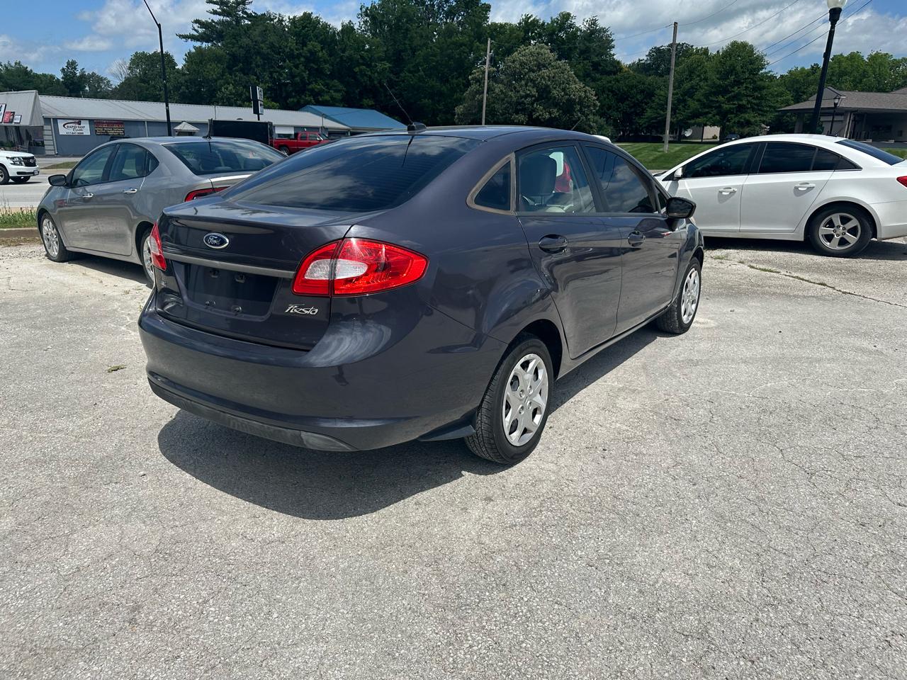Ford Fiesta SE Sedan 2012