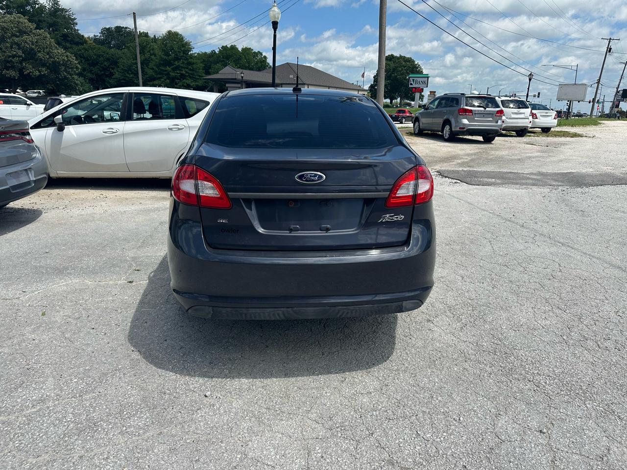 Ford Fiesta SE Sedan 2012