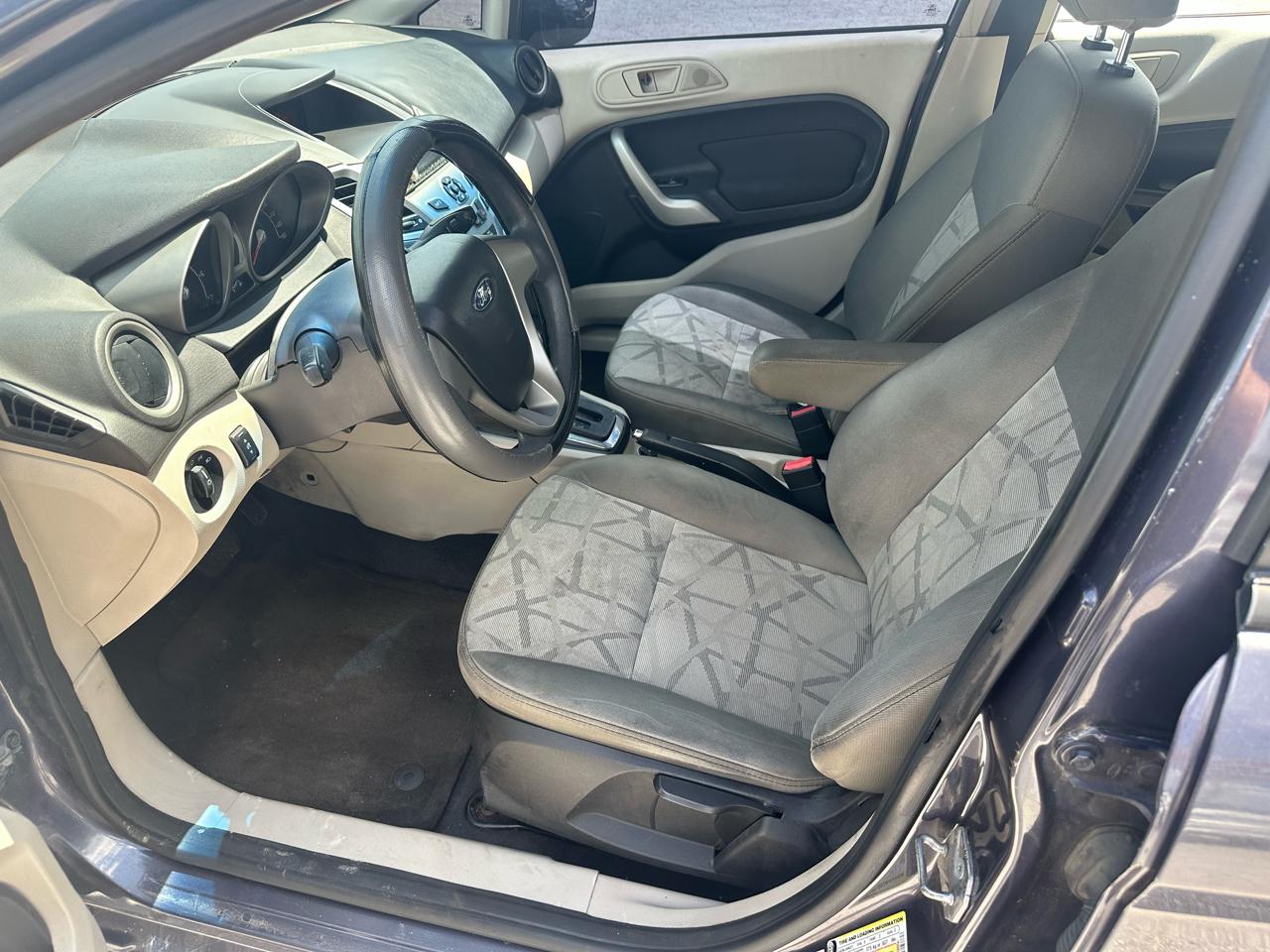 Ford Fiesta SE Sedan 2012