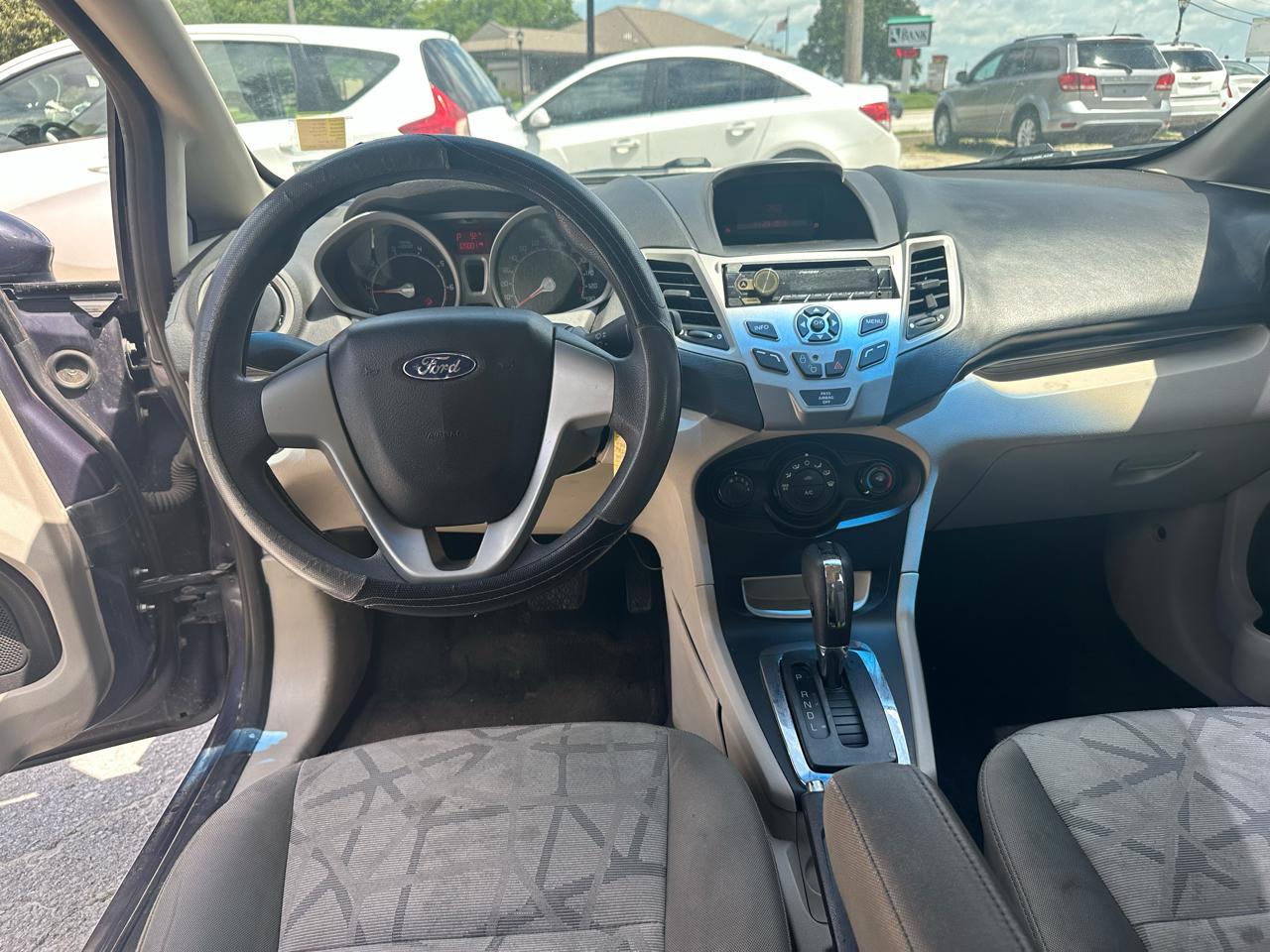 Ford Fiesta SE Sedan 2012