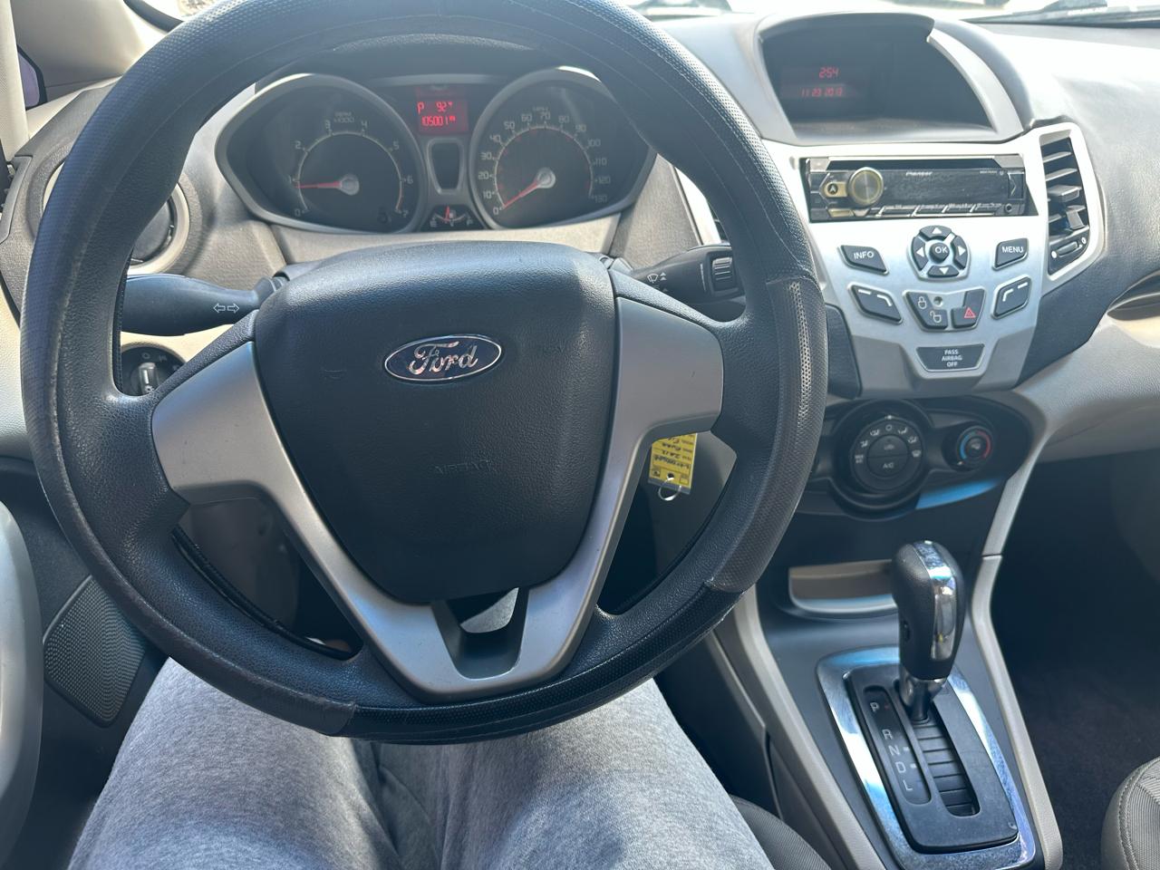 Ford Fiesta SE Sedan 2012