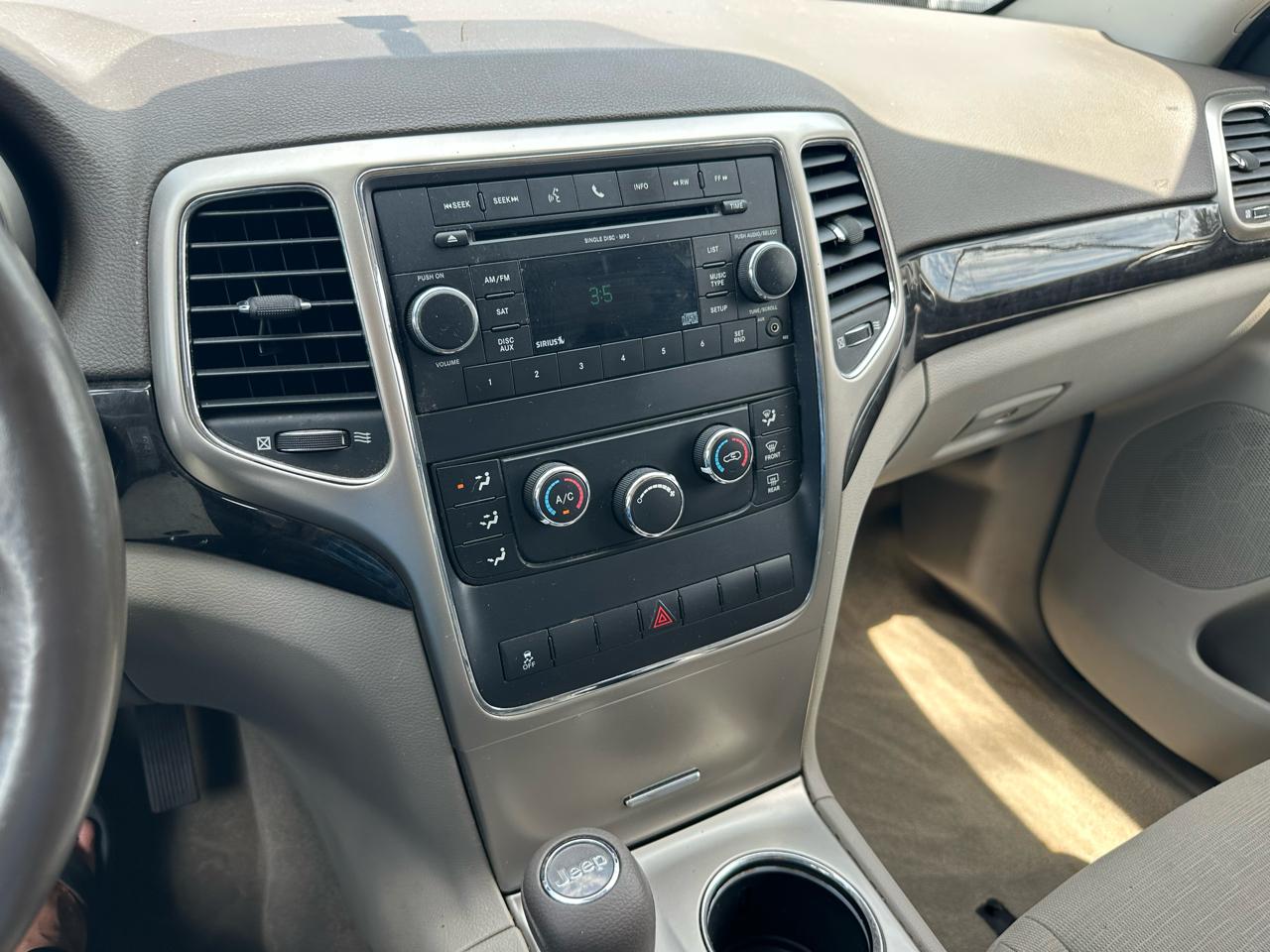 Jeep Grand Cherokee Laredo 4WD 2011
