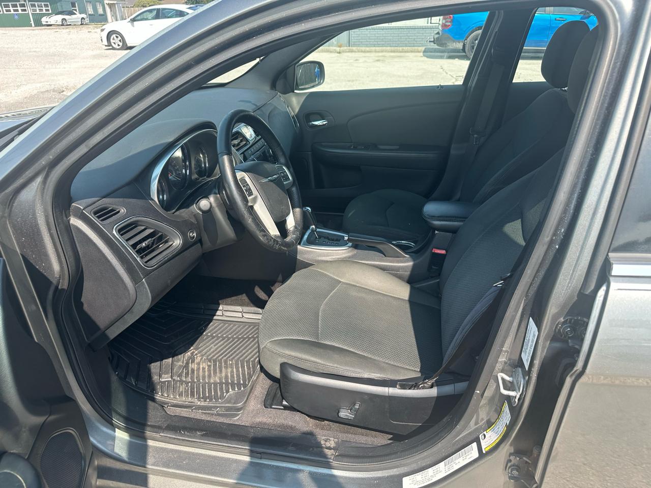 Chrysler 200 Touring 2012