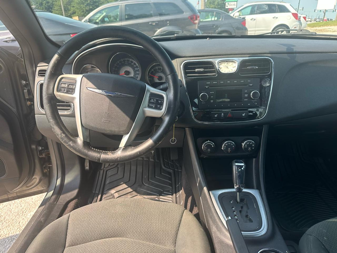 Chrysler 200 Touring 2012