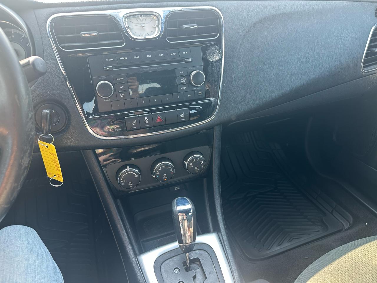 Chrysler 200 Touring 2012