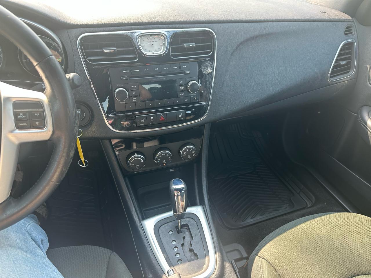 Chrysler 200 Touring 2012