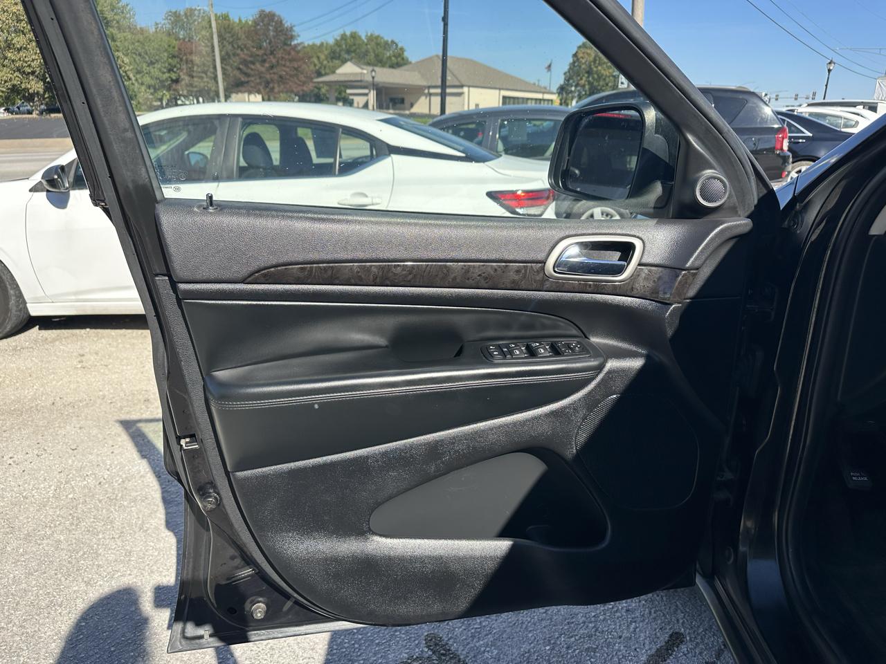 Jeep Grand Cherokee Laredo 4WD 2011