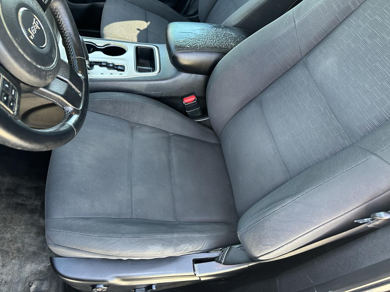 Jeep Grand Cherokee Laredo 4WD 2011