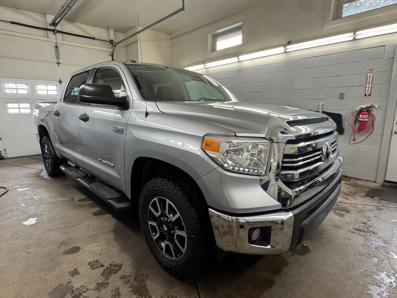 2016 Toyota Tundra 4WD Truck CrewMax 5.7L V8 6-Spd AT TRD Pro (Natl)