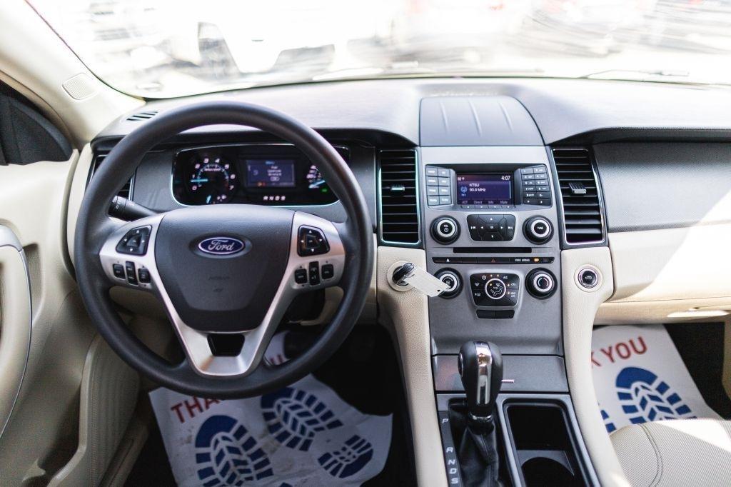 Ford Taurus SE FWD 2016