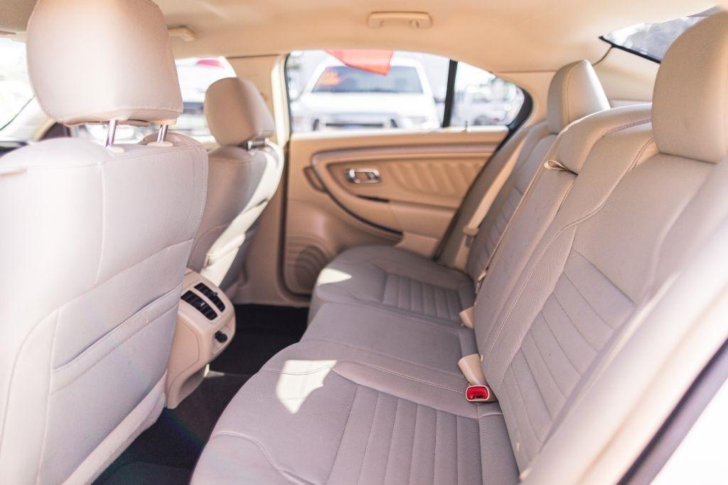 Ford Taurus SE FWD 2016
