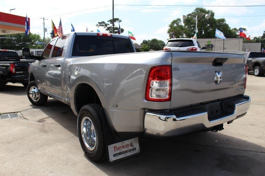 RAM 3500 Tradesman Crew Cab 4WD DRW 2022
