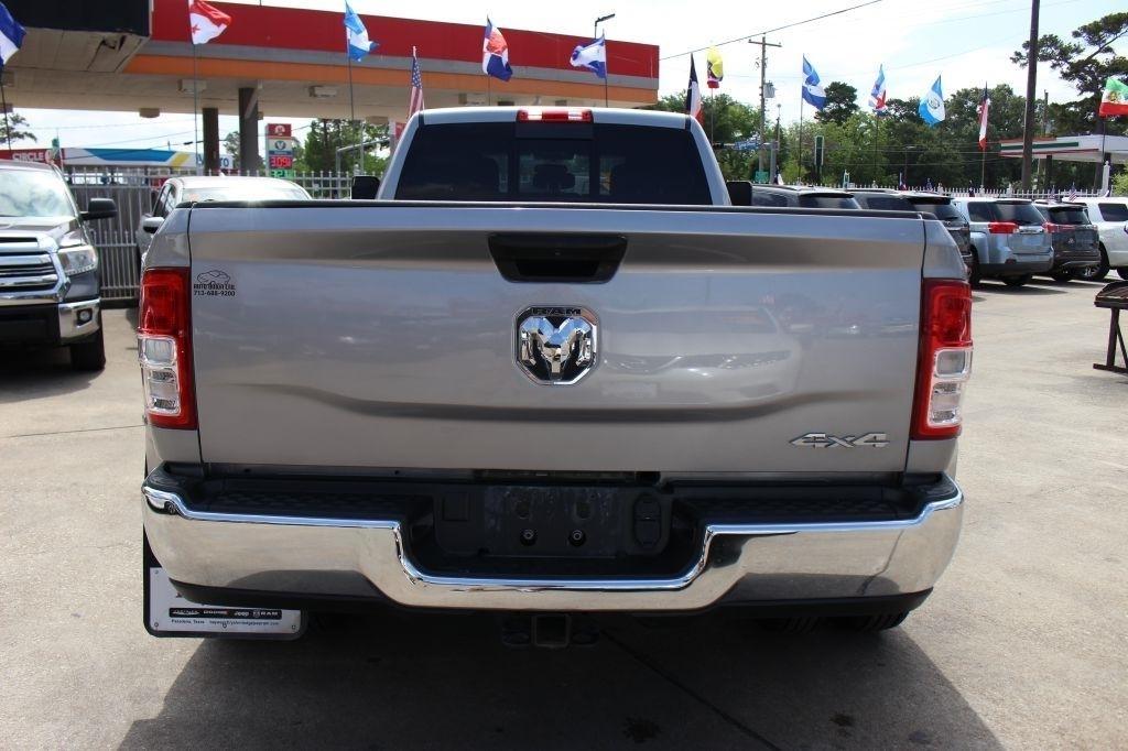 RAM 3500 Tradesman Crew Cab 4WD DRW 2022