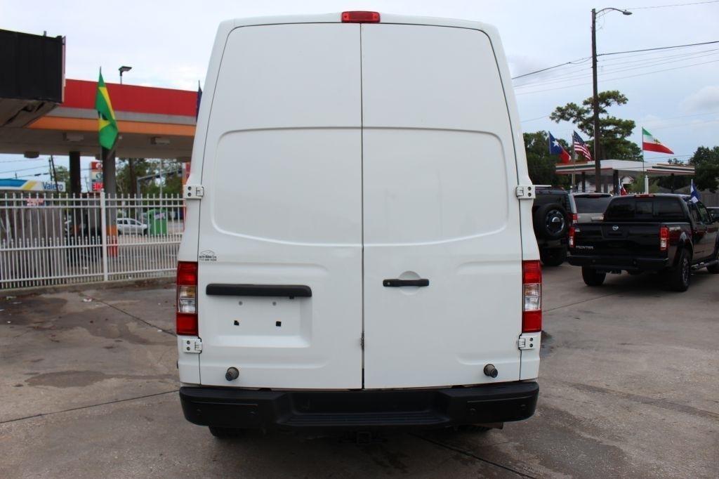 Nissan NV Cargo 2500 HD S V8 High Roof 2018