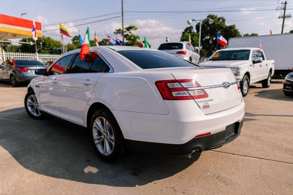 Ford Taurus SE FWD 2016