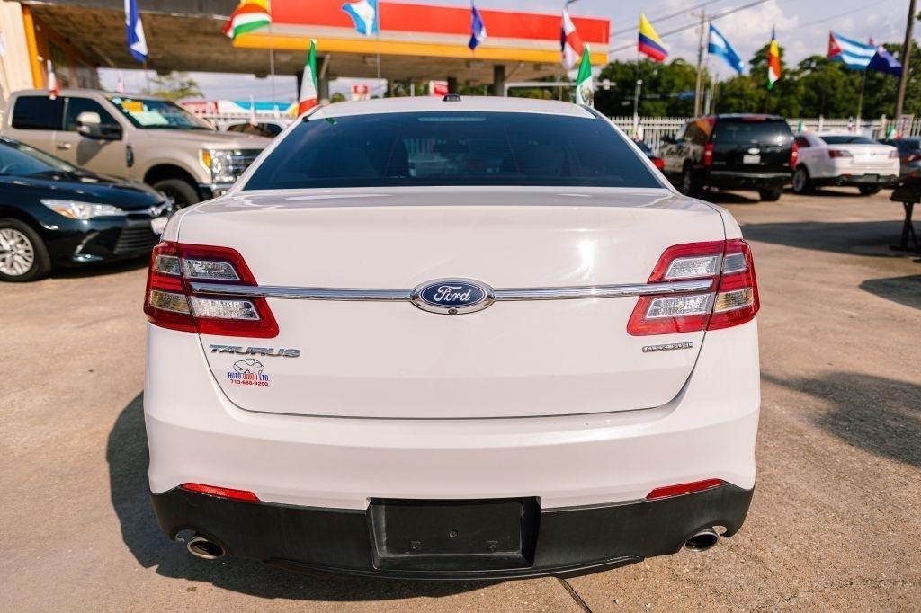 Ford Taurus SE FWD 2016