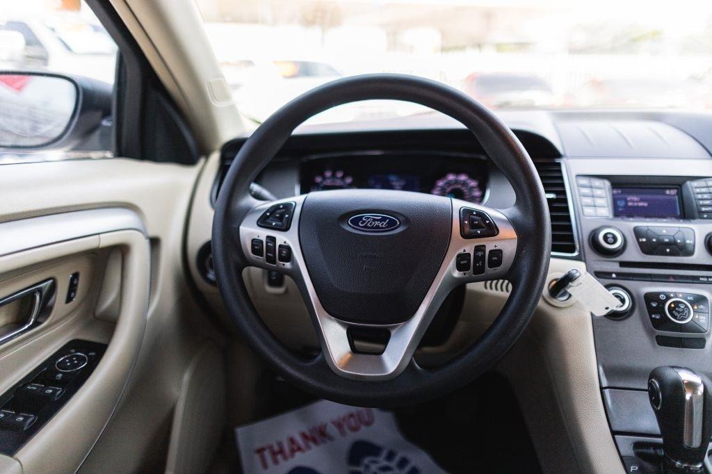 Ford Taurus SE FWD 2016