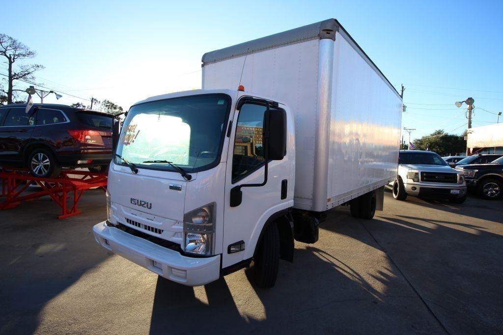 Isuzu NPR  2017