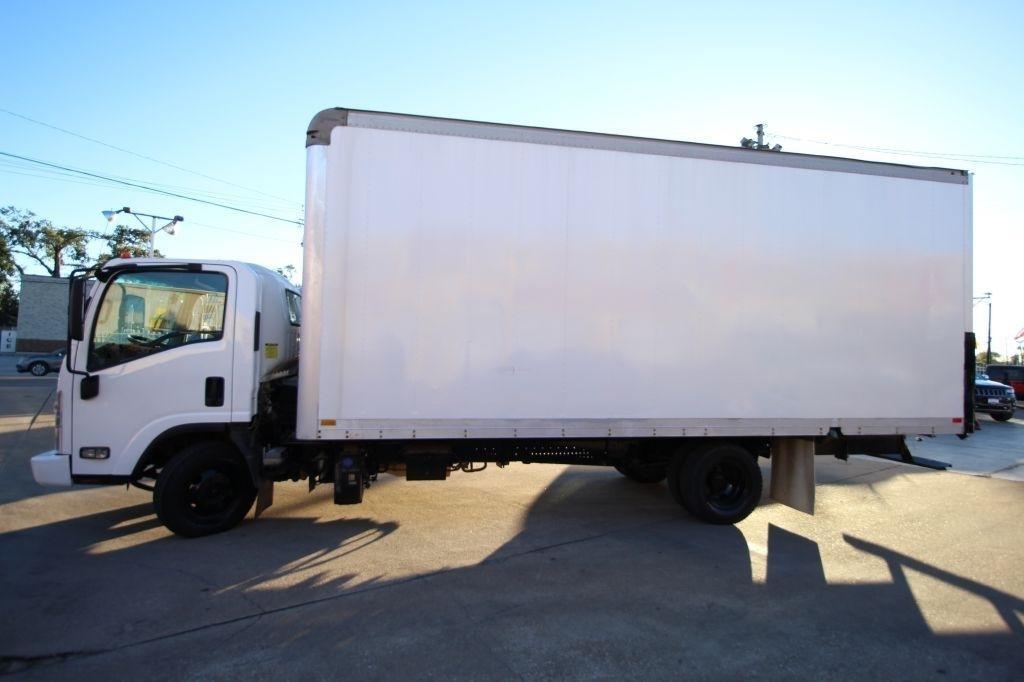 Isuzu NPR  2017
